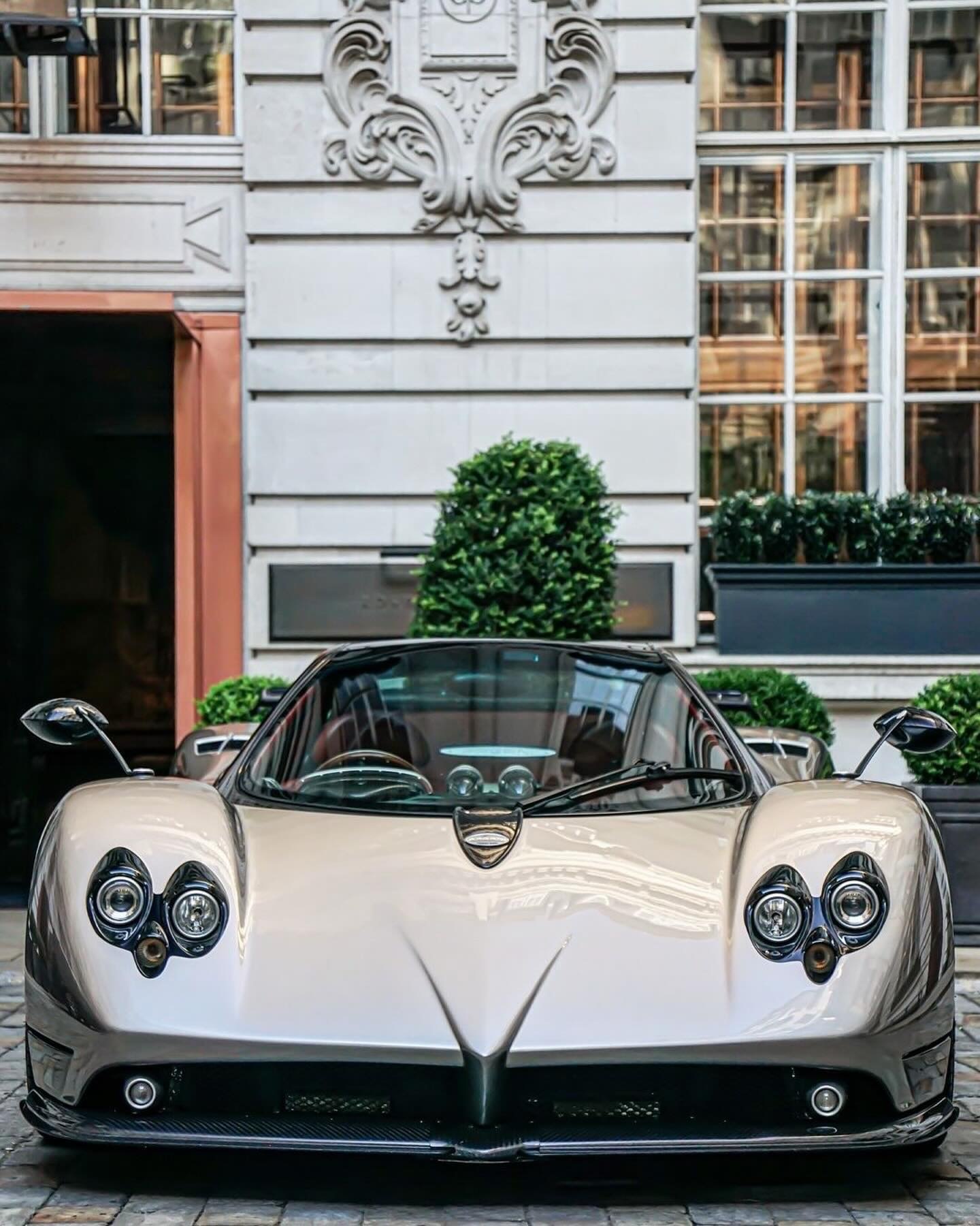 帕加尼最新款，小巷中的隱藏豪車