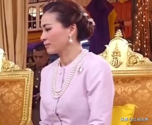 詩妮娜最新公務亮相，自然美景中的奇妙之旅