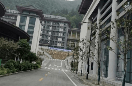 鎮安豪華中學最新回應,自信成就感的源泉與勵志幽默的交融處