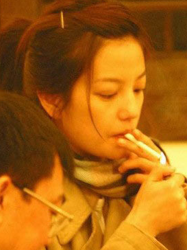 女演員抽煙背后的故事與多元視角探究