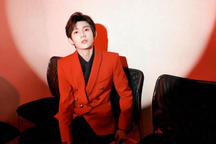 王源最新寫真集,溫馨日常與追尋的青春故事