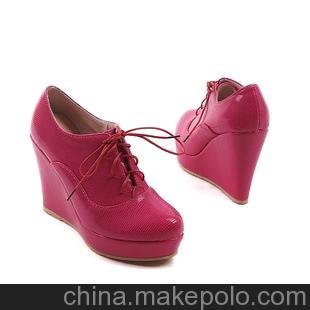 探索自然美景之旅，遇見時(shí)尚潮流女鞋的寧靜與魅力