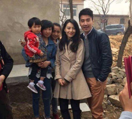 科技新星，全新智能明星包裝系統重塑璀璨星途風采