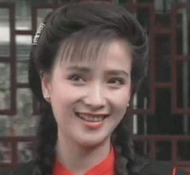 演瓊瑤劇的女演員,揭秘小巷中的秘密小店與她們的故事