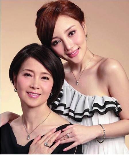 娛樂圈最新動態(tài)與探索自然美景的雙重探索,尋找內(nèi)心的平和之地