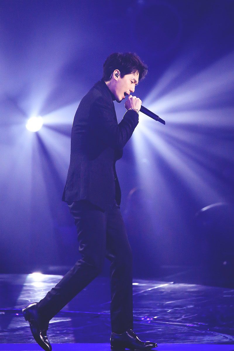 音樂舞臺上的璀璨之星，男性唱歌明星風采展示