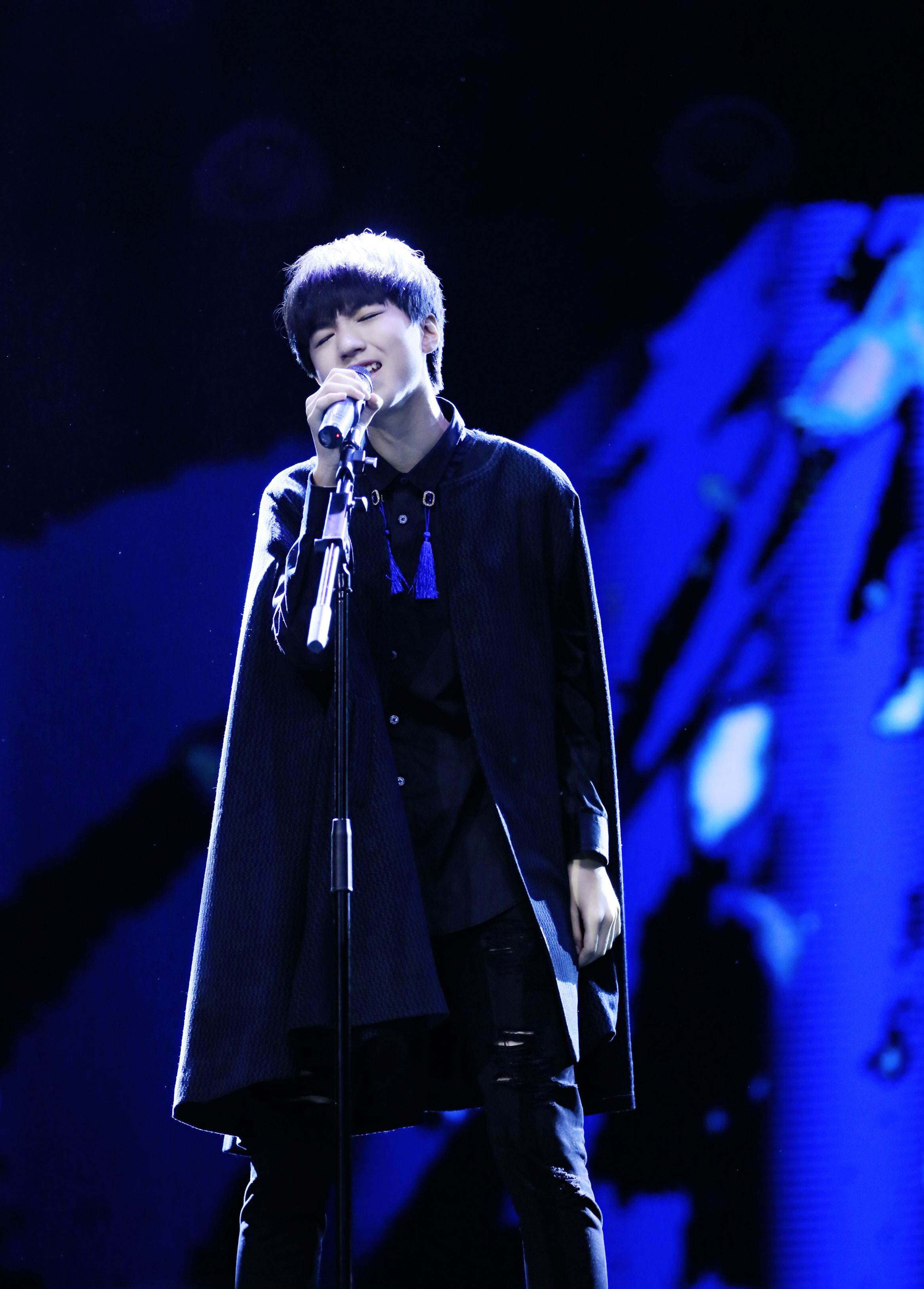 音樂舞臺上的璀璨之星,男性唱歌明星風采展示