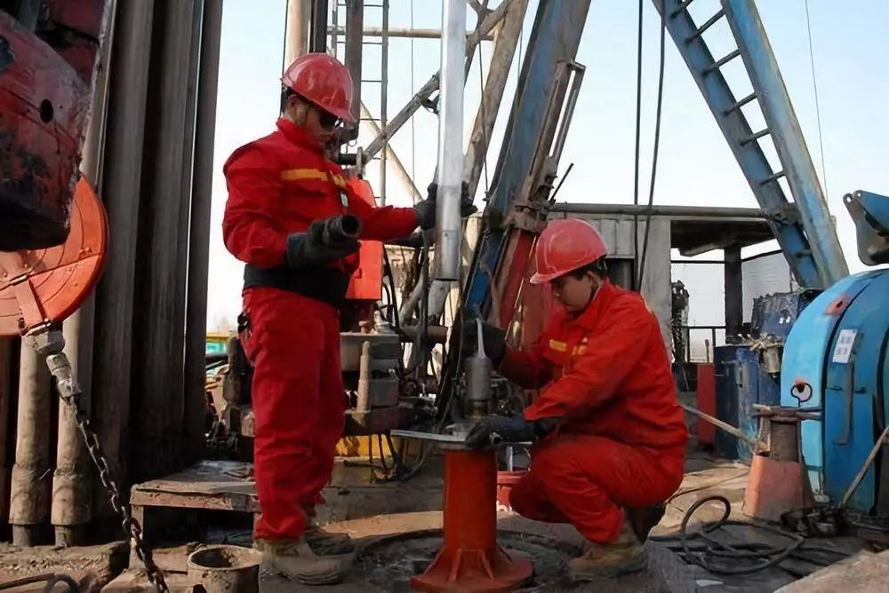 中油工程最新動(dòng)態(tài)與小巷深處的獨(dú)特風(fēng)味探秘