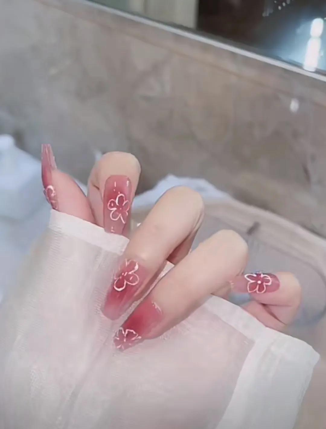 最新美甲風尚,愛與陪伴的美甲之旅圖片展示