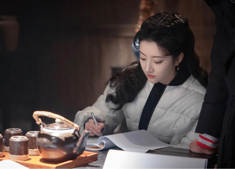 星光小巷的隱秘故事，明星女主與小巷特色小店的奇緣