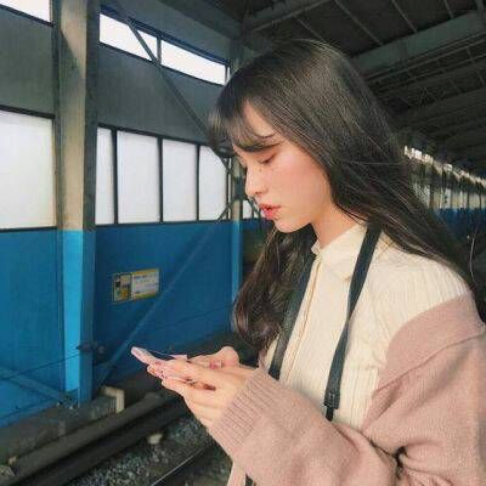 QQ最新女生頭像故事，友情與陪伴的溫馨之旅