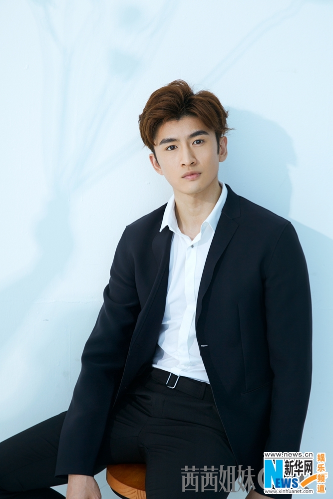 張?jiān)讫堉餮蓦娨晞。攘ρ堇[,星光璀璨