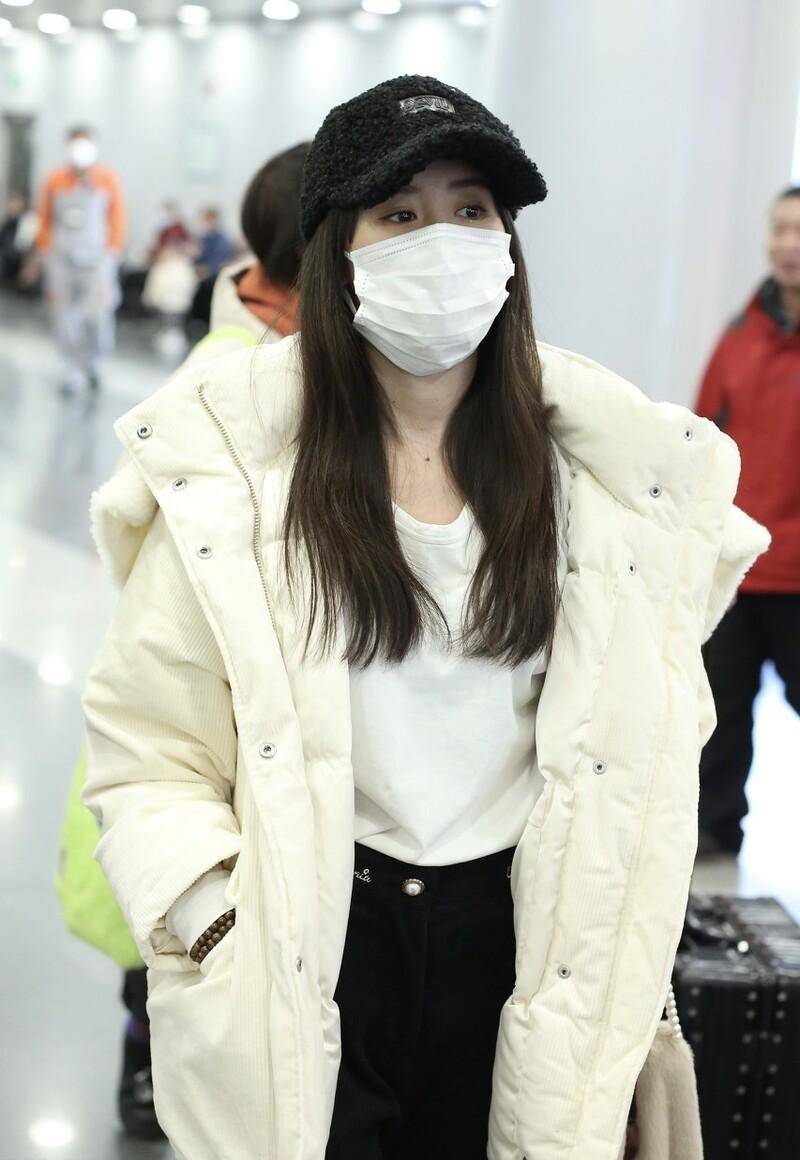 女明星機場照,星光下的溫馨瞬間