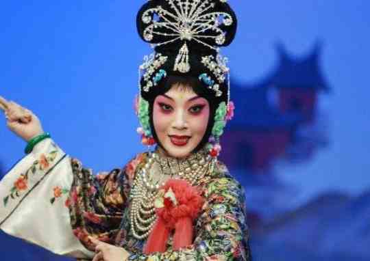 京劇演員付佳，舞臺璀璨人生，勵志之旅不斷前行