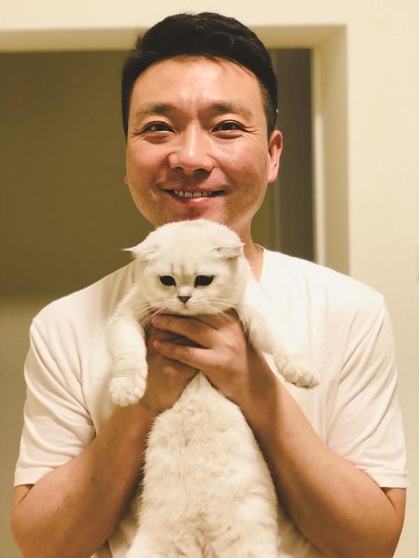 午夜頻道熱門節(jié)目推薦與小巷探秘，特色小店探秘之旅