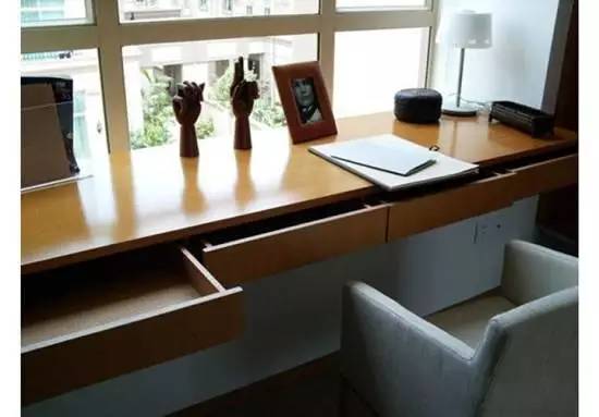 最新木匠書桌，小巷中的隱秘寶藏大揭秘