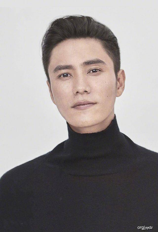 陳坤最新發型潮流指南,打造魅力發型的步驟與秘訣